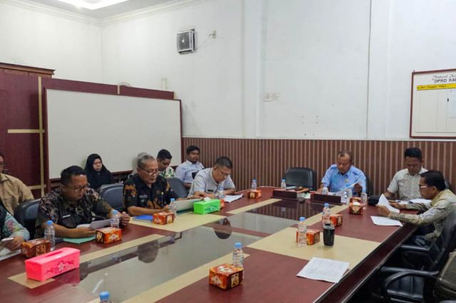 KOMISI D DPRD ASAHAN MELAKSANAKAN RAPAT PEMBAHASAN R-KUPA DAN R-PPAS PERUBAHAN TAHUN ANGGARAN 2025